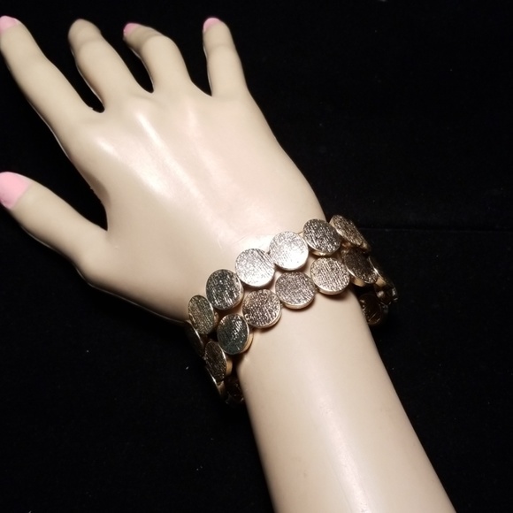 NWT Goldtone Textured Metal Stretch Bracelet Set - Picture 5 of 9